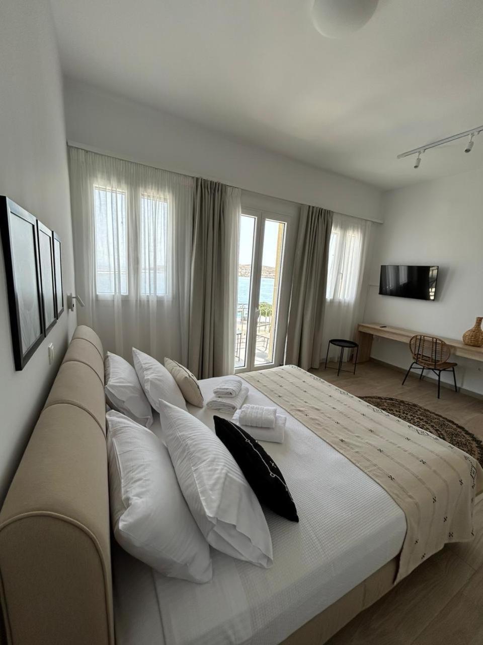 Emilia Suites Ермуполіс Екстер'єр фото